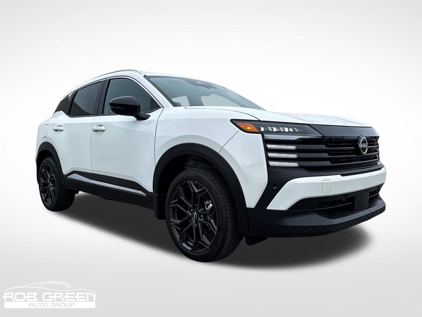 2026 Nissan Kicks SR in Aspen White Tricoat — front three-quarter view